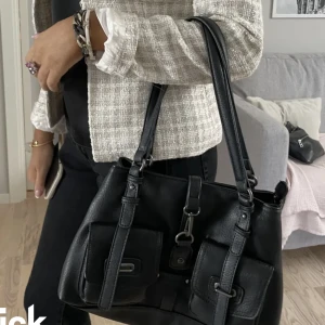 Väska från Tamaris  - Svart väska använd två gånger från Tamaris 