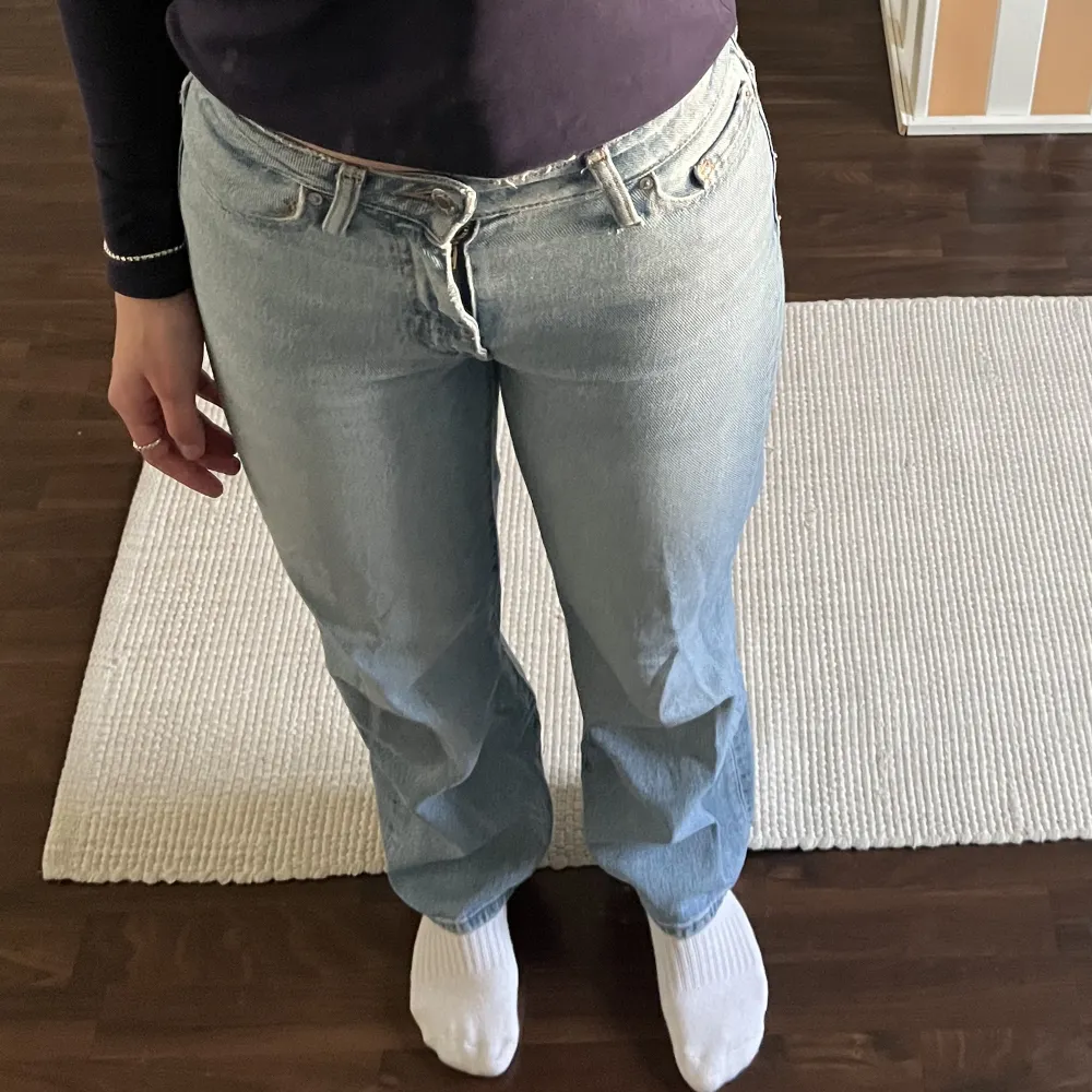 Säljer ett par blå mid waist jeans från Cubus i storlek XS! 🙂 50kr +frakt  . Jeans & Byxor.