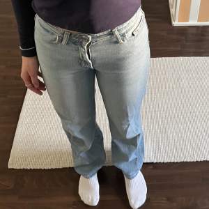 Säljer ett par blå mid waist jeans från Cubus i storlek XS! 🙂 50kr +frakt  