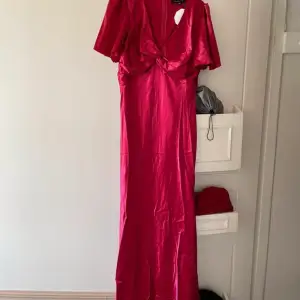 Röd klänning från little mistress storlek m 