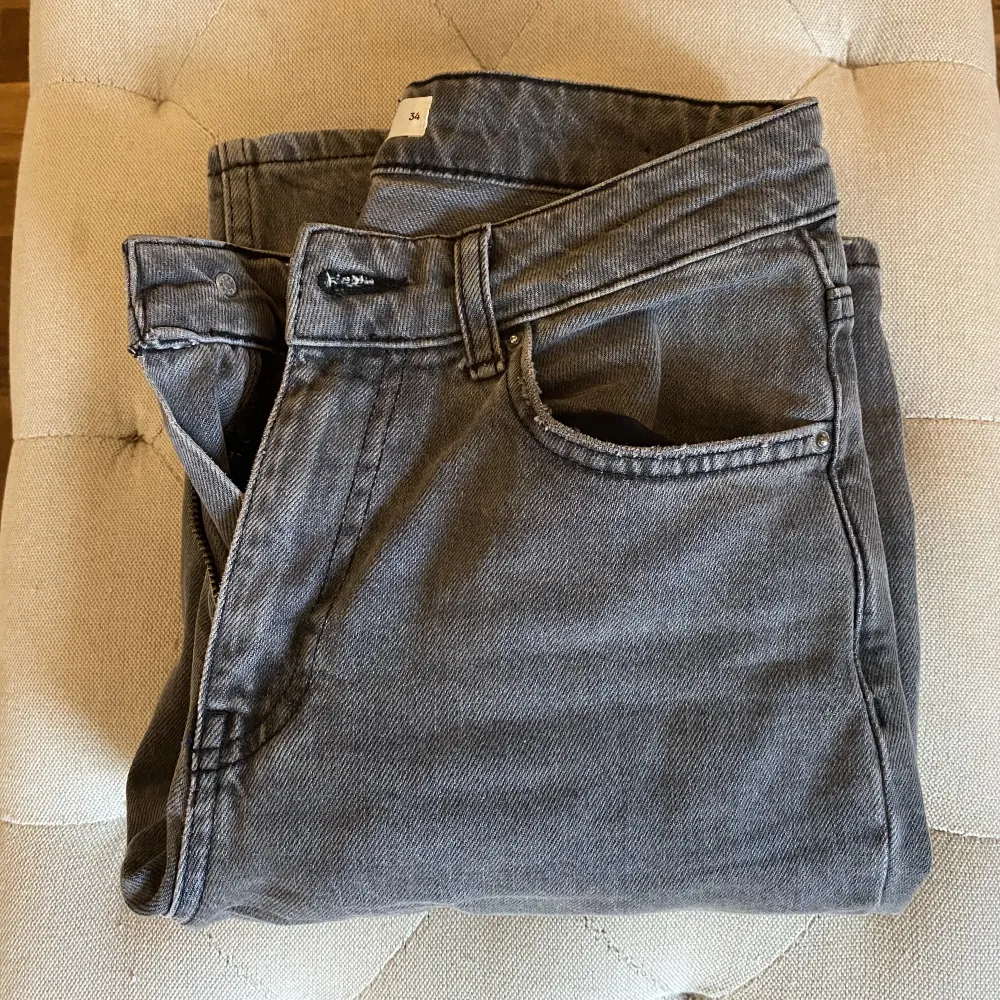Säljer mina full length flare jeans från Gina tricot, då dem är för små för mig.  Jeansen är i nyskick💗💗. Jeans & Byxor.