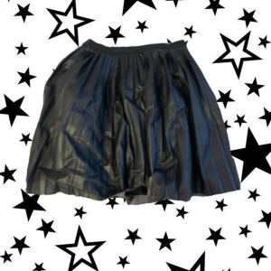 Rockstar gf skirt - Rockstar gf emo punk skirt kjol  Den har ett glittrigt band runt!
