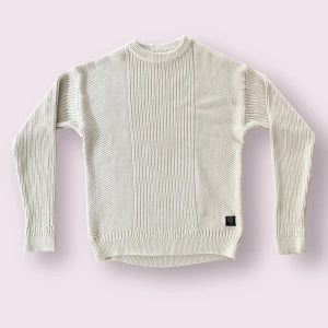 Stickad tröja från Jack and Jones  - En stickad tröja från Jack and Jones som bara hänger i garderoben. Skick 9,5/10!