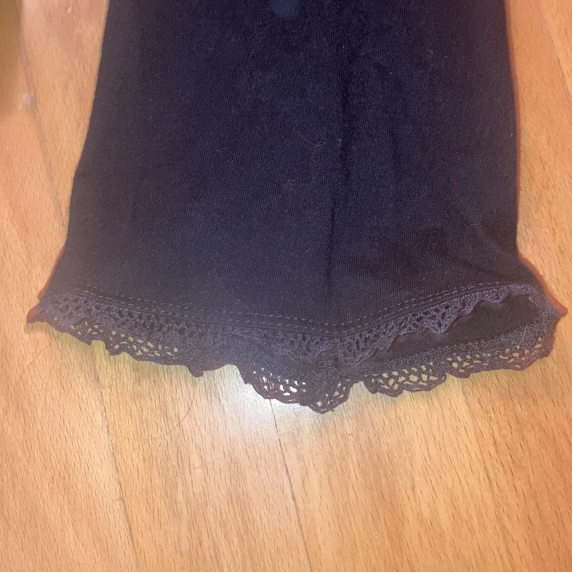 Svart topp med spets - 91