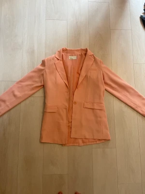 Blazer rosa - Ljusrosa blazer från nelly