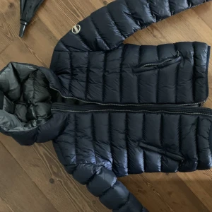 Colmarjacka - Nyligen kemtvättad skick 9/10, inga defekter. Perfekt som höst/vårjacka eller vinter. Nypris 4990. Pris kan diskuteras 