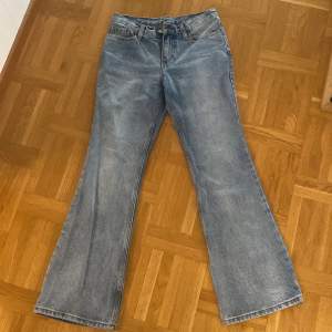 Lågmidjade boot cut jeans från brandy Melville 