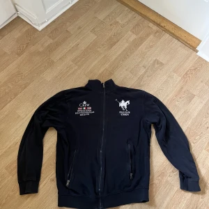 Tröja strl M - Storlek M