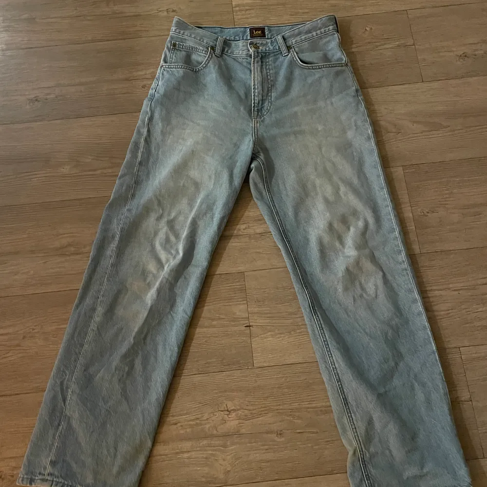 Hyfsat använda lee jeans storlek  W28 L32 . Jeans & Byxor.