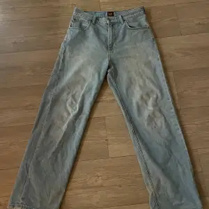 Hyfsat använda lee jeans storlek  W28 L32 