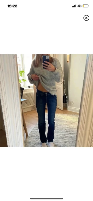 Lågmidjade jeans - Low waist jeans från only. Knappt använda. Stl 27/32. Skriv för fler frågor eller intresse 