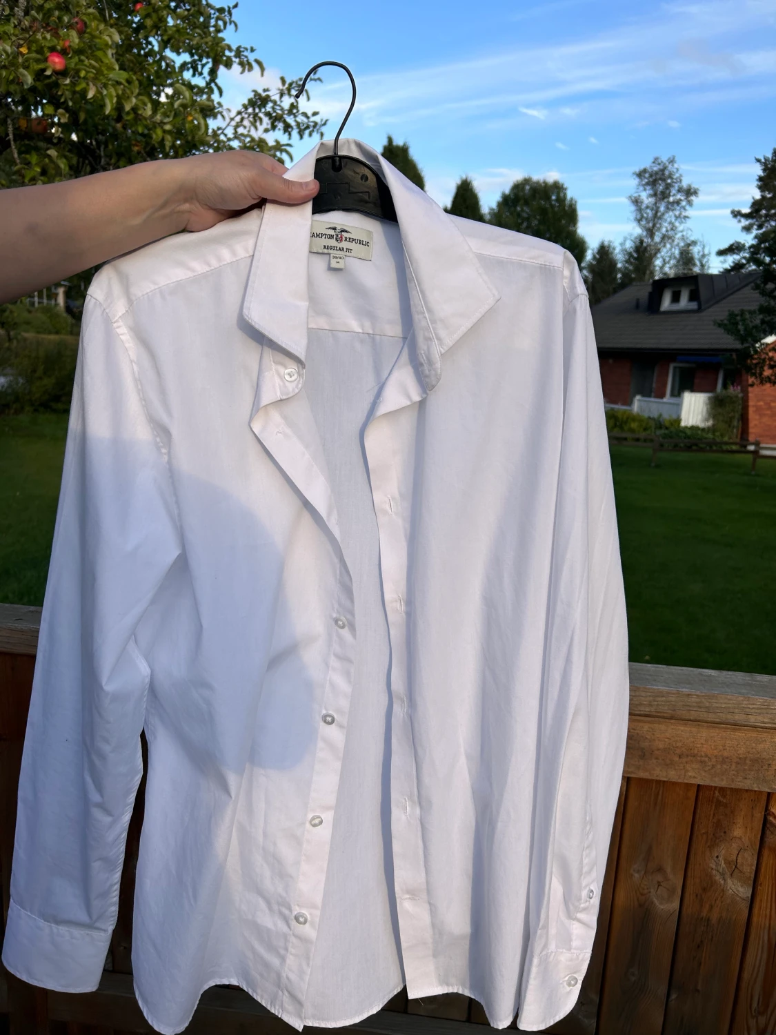 Långärmad vit skjorta