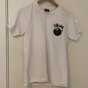 Stussy tröja - Helt ny stussy tröja andvänd 4 gånger säljer för jag inte andvänder den så mycket skriv i dm för mer bilder eller information!😊