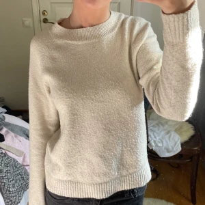 Stickad Tröja - super skön stickad tröja, perfekt till hösten!