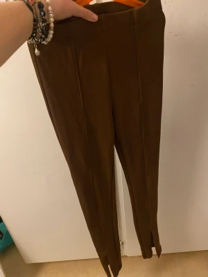Jeggings - Har köpt dessa för ett år sedan på H&M online men när jag tog med på mig dem tyckte jag inte om och skulle skicka tillbaka men glömde bort. Köpte för 300kr men säljer för 150 Strl S men passar även M då materialet är stretchig