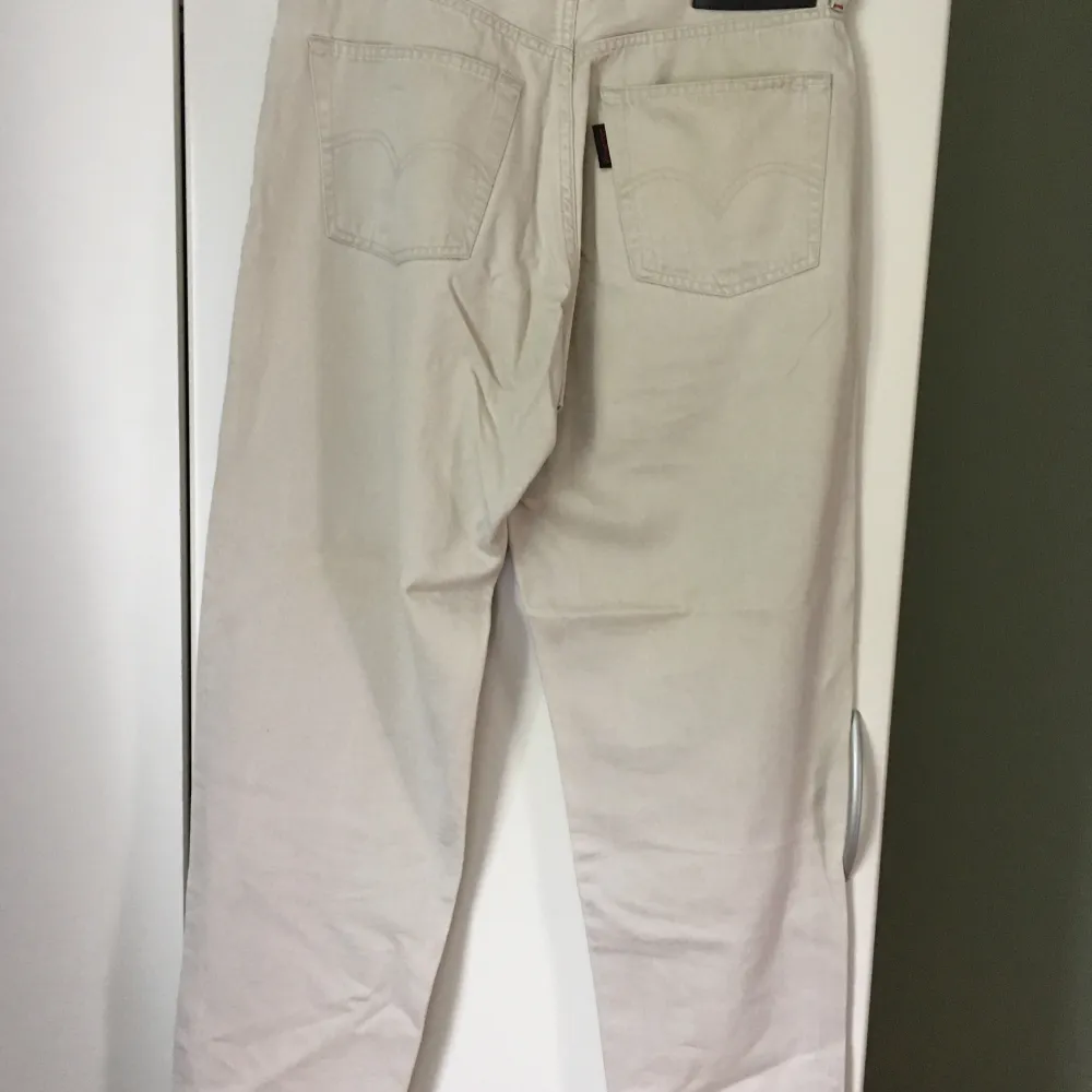 Ett par Levis jeans  med speciellt mjukt  material, väldigt sköna och bekväma. 9/10 i skick. Fråga gärna om bilder osv. Jeans & Byxor.