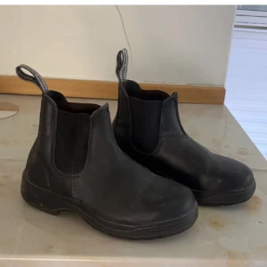 Ridskor - Säljer dessa ridskor som inte har kommit till nån användning pgv att dom är för små för mig dom är från jacson wear i storlek 38 pris går att diskutera 