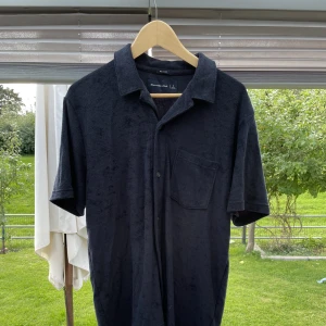 Mocka skjorta  - Mocka skjorta  Från Abercrbie & Fitch Storlek S Djur och Rökfritt hem Frakt eller mötas på plats Kom med bud annars med 250 kr