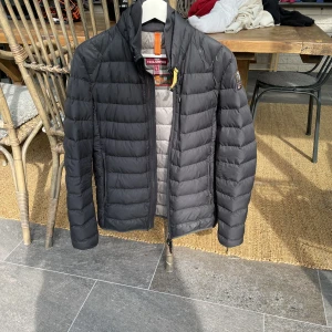 Para Jumper - Para Jumper jacka Storlek S Djur och Rökfritt hem Frakt eller mötas på plats Kom med bud annars med Mitt pris 600 kr