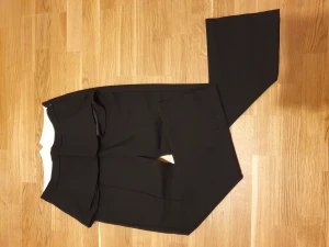 Carin Wester i storlek 38 - Fina Carin Wester byxor i storlek 38, använd men I gott skick!