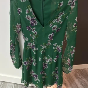 Klänning - Klänning från Nelly.von aldrig använd. Normal i storlek!