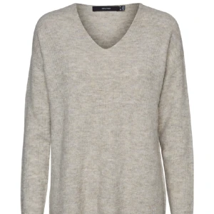 Stickad tröja  - Säljer en jättefin stickad tröja från vero Moda då den tyvärr är för stor! Skriv för mer bilder! Bra skick! 100kr +frakt. Priset går att diskutera! 