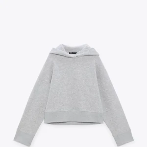 Zara hoodie  - Använd 2 ggr och älskar den men den kommer ändå inte till användning❤️ möts bara upp och endast kontant
