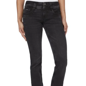 Svarta pepe jeans  - Säljer dessa jätte fina svarta pepe jeans för att dom aldrig används i storlek 26x30❤️kontakta vid frågor ellr bilder 