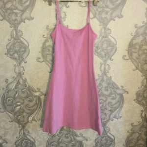 Rosa kort line klänning  - Perfekt nu till sommaren, väldig skön material 