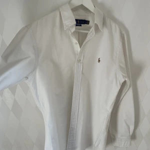 Ralph Lauren Skjorta  - Ralph Lauren Slim Fit Skjorta Nästan helt oanvänd🤩 Skick 9/10