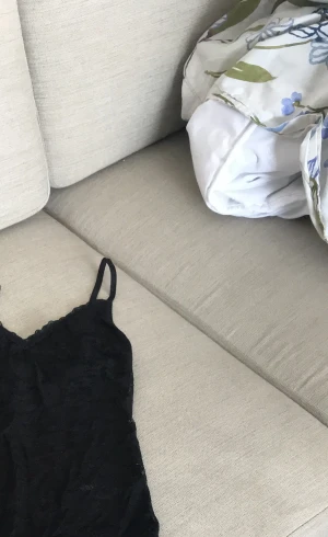 Body stl 34spets - Svart spetsbody stl 34 ny hm 