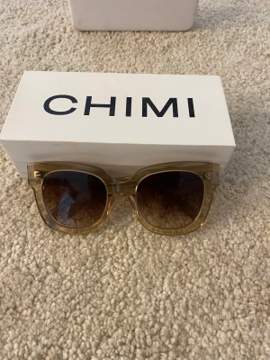 Chimi  - Säljer nu mina chimis!!  De är i färgen Ecru, stl 08 Knappt använda men har lite repor på sig, men knappt något som syns!! Köpta för 1200kr, säljer för 850kr