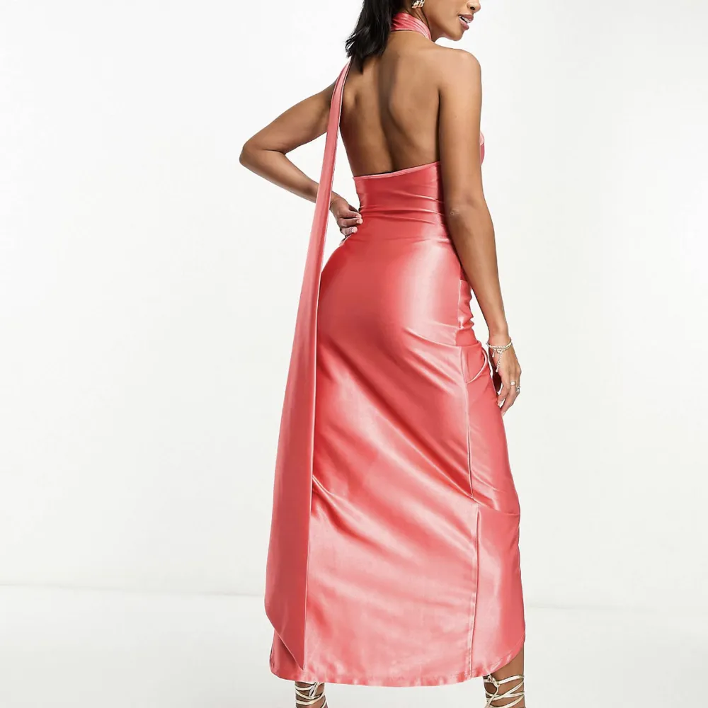 Oanvänd rosa klänning från Asos med prislapp. Klänningar.
