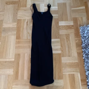 Tight maxi klänning - Maxi klänning använd en gång