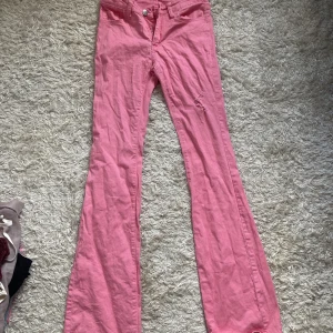Rosa jeans - Rosa jeans från Shein  Inte mycket använda!  Storlek XS