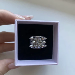 Edblad ring - Populär Edblad ring i silver, inga repor och som ny, köpt för 399 men säljer för 250