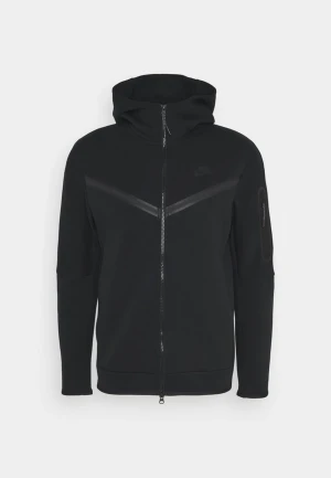 Nike tech  - Hej säljer min Nike tech tröja då jah knappast ändvänder den! Pris går att diskuteras. Hör av er privat för frågor👍