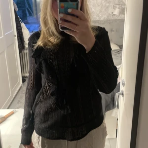 Stickad tröja -  Fin nätstickad topp, Aldrig använd😍🤝