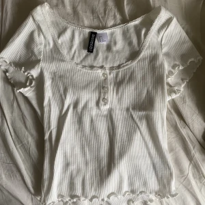 Topp - Jättefin topp/T-shirt från H&M i storlek s