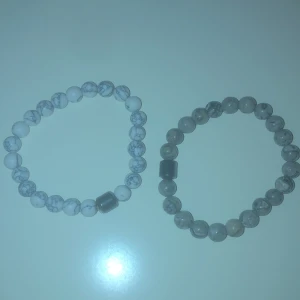 Pärlarmband - Använd ett tiotal gånger. Bra skick och riktigt snygga och feta!