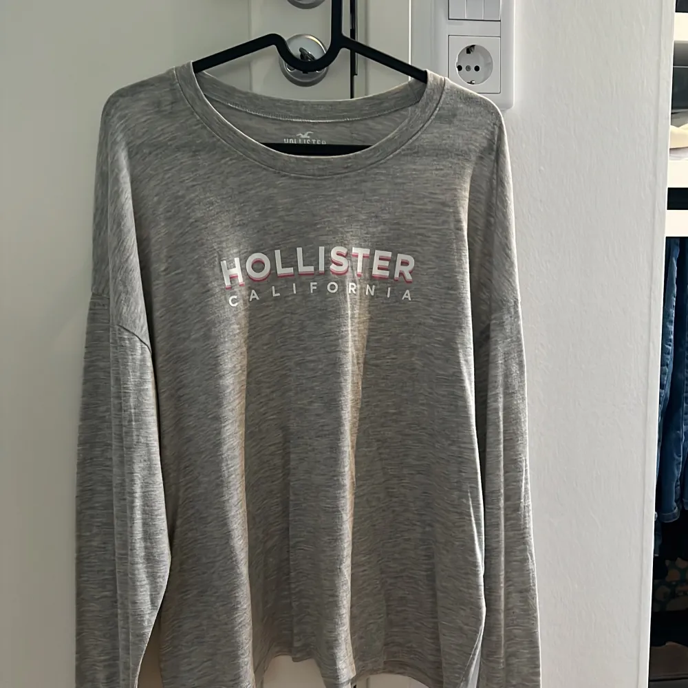 Hollister långärmad tröja i stl. M Nyskick (aldrig använd). Tröjor & Koftor.