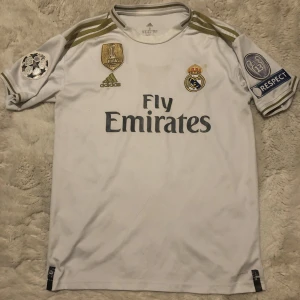 Real Madrid tröja  - Real Madrid tröja storlek S 