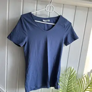 Basic blå T-shirt
