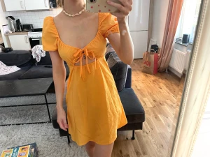 Klänning - Superfin orange klänning som tyvärr inte kommit till användning 💞