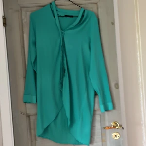 Tunika - Fint skick, sval polyester.