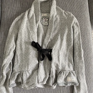 Odd Molly kofta  - Grå gullig Odd Molly kofta, fint skick 