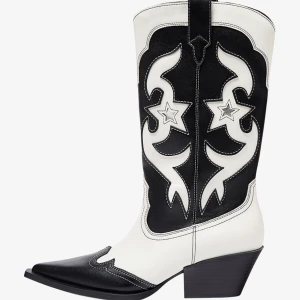 Boots - Intressekoll på dessa boots, använda ca 5 gånger. Super sköna och snygga men har lika dana jag använder mer