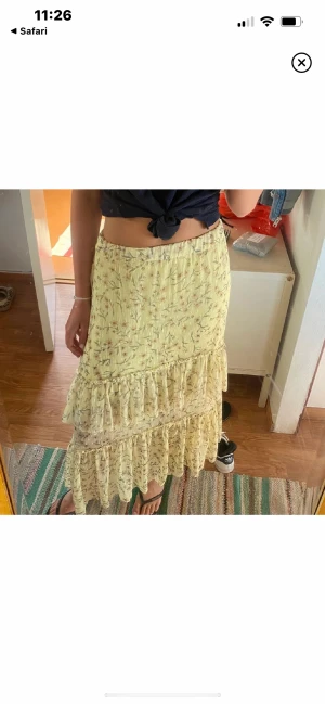 Långkjol - Jättefin gul långkjol som inte kommer till användning längre💛💛 våga ställa frågor 