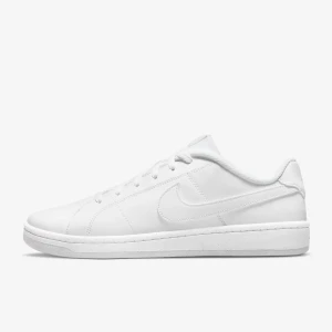 Nike Court Royale 2  - Säljer mina Nike sneakers då dom inte kommer till någon användning, dom är använda 5 gånger och fint skick. Skriv för egna bilder👟☀️