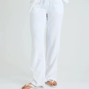 Linnebyxor - Linnebyxor från bikbok som endast är använda en gång!💕